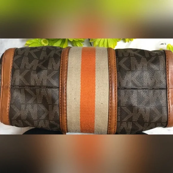 FINAL PRICE💕{Michael Kors} VINTAGE Signature Bag - Picture 7 of 7